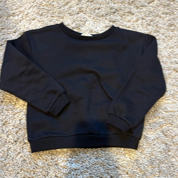 NWOT H&M black crew neck sweatshirt- -5T/6 - Picture 1 of 3